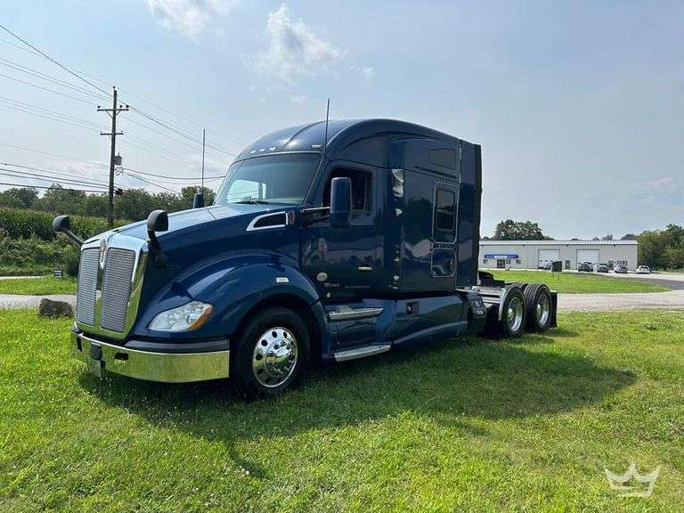 2017 Kenworth T680 T/A Sleeper Cab Truck Tractor