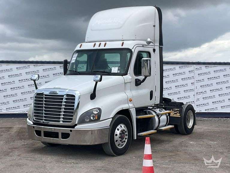2017 Freightliner Cascadia 125 S/A Day Cab Truck Tractor