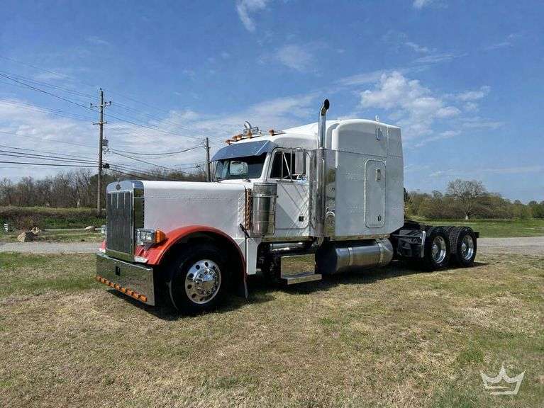 2004 Peterbilt 379 T/A Sleeper Cab Truck Tractor