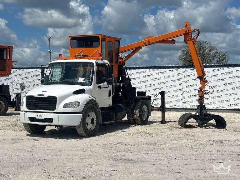 2016 Freightliner M2 106 Petersen Lightning RS3 Rear Steer Grapple Truck