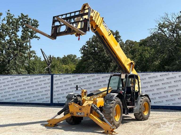 2017 JCB 51056F 10,000lb. 4x4 Rough Terrain Telehandler