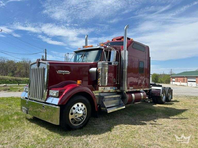 2004 Kenworth W900 T/A Sleeper Cab Truck Tractor