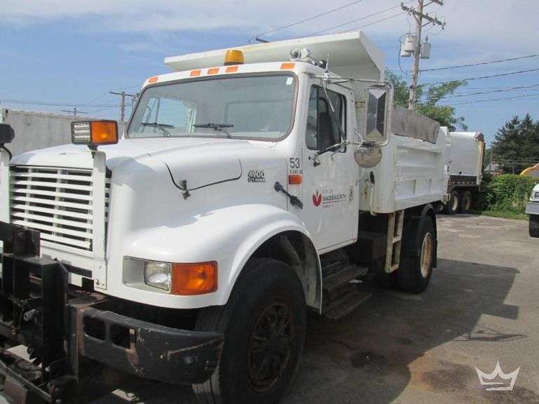 2002 International 4900 S/A Dump Truck