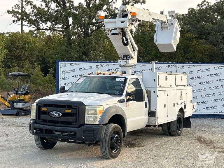 2011 Ford F-450 Altec AT235 35ft. Bucket Truck