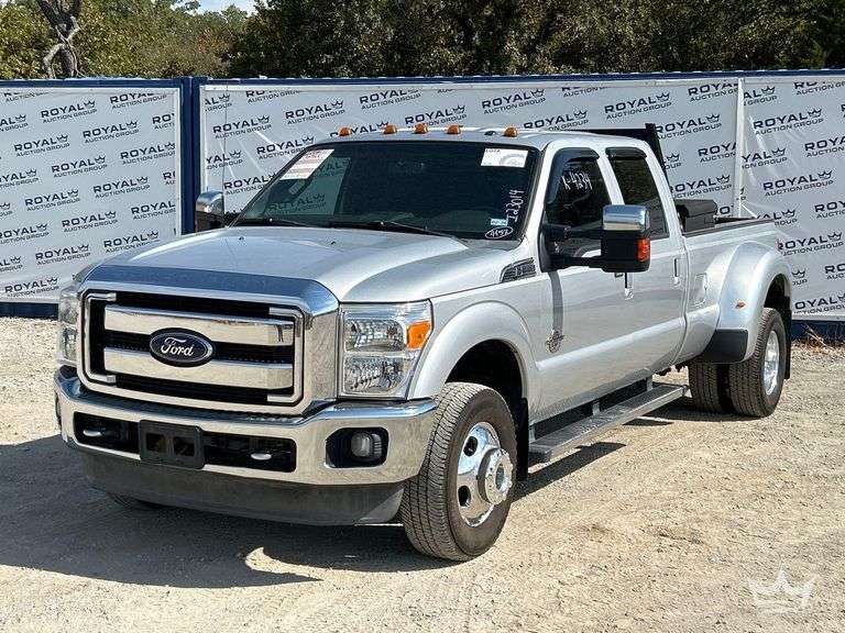 2013 Ford F-350 4x4 Crew Cab Dually Pickup Truck
