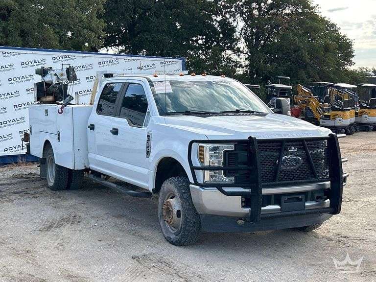 2018 Ford F-350 4x4 Crew Cab Palfinger PSC3216 4,000lb. Service Crane Truck