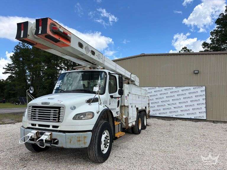 2011 Freightliner M2 106 Versalift 55ft. T/A Material Handing Insulated Bucket Truck.