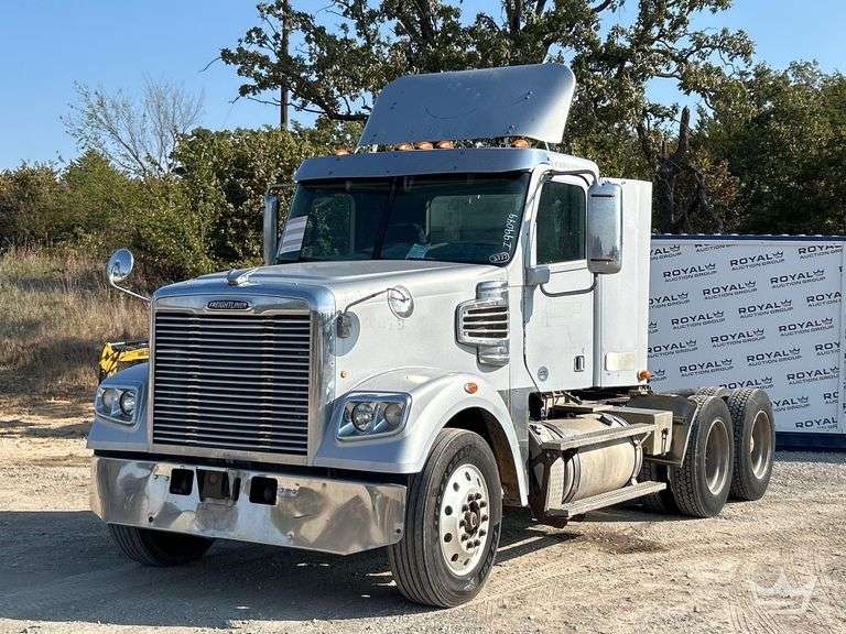 2012 Freightliner Coronado T/A Day Cab Truck Tractor