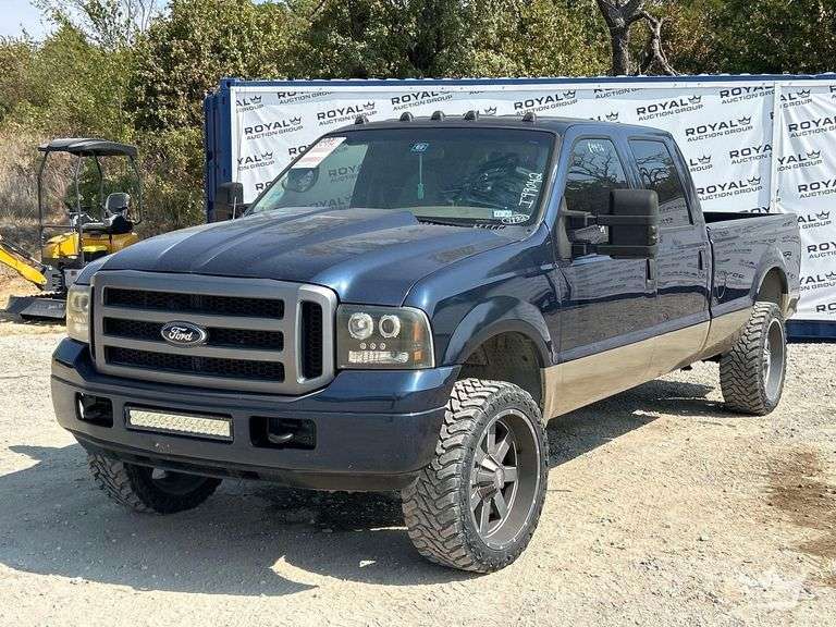 2001 Ford F-350 4x4 Crew Cab Pickup Truck