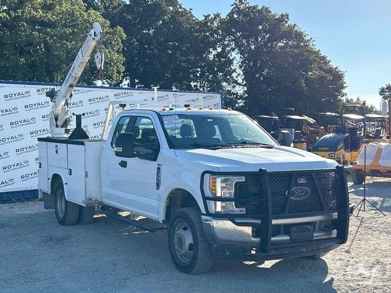 2017 Ford F-350 4x4 Ext Cab Liberator 3,200lbs Crane Service Truck