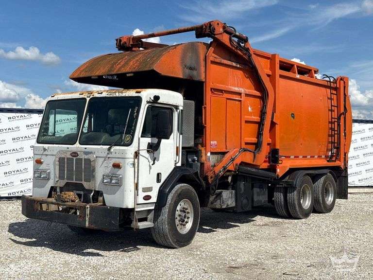 2014 Peterbilt 320 Front Loader Garbage Truck