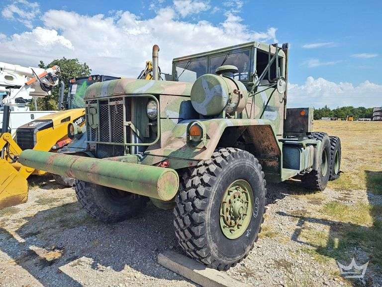 M818 T/A Military Day Cab Truck Tractor