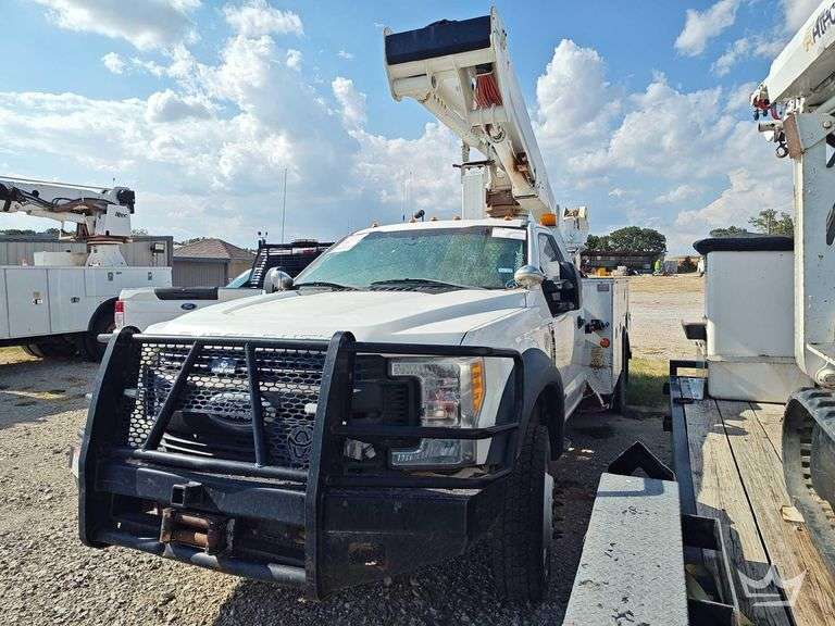 2017 Ford F-550 4x4 Versalift VST47I 47ft. Material Handling Bucket Truck