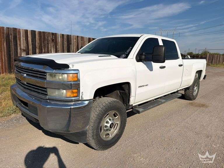 2015 Chevrolet Silverado 2500 Crew Cab Pickup Truck