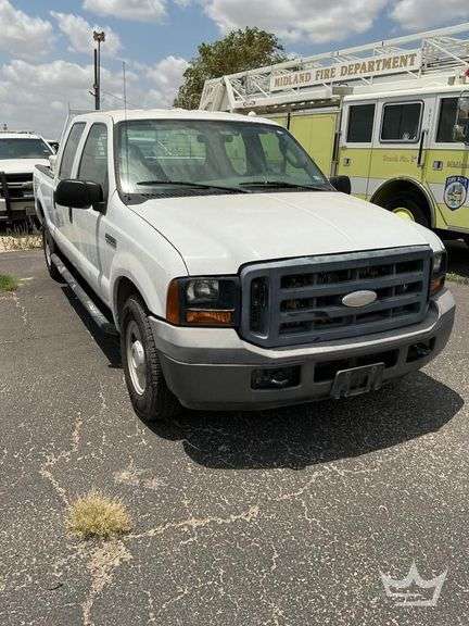 2006 Ford F-250 Crew Cab Pickup Truck