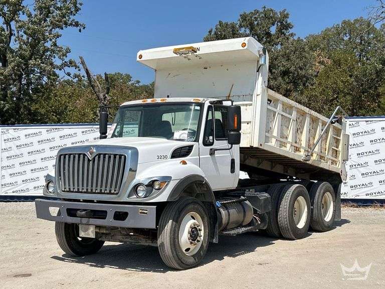 2015 International WorkStar 7500 Warren FL14 12/14yd. S/A Dump Truck