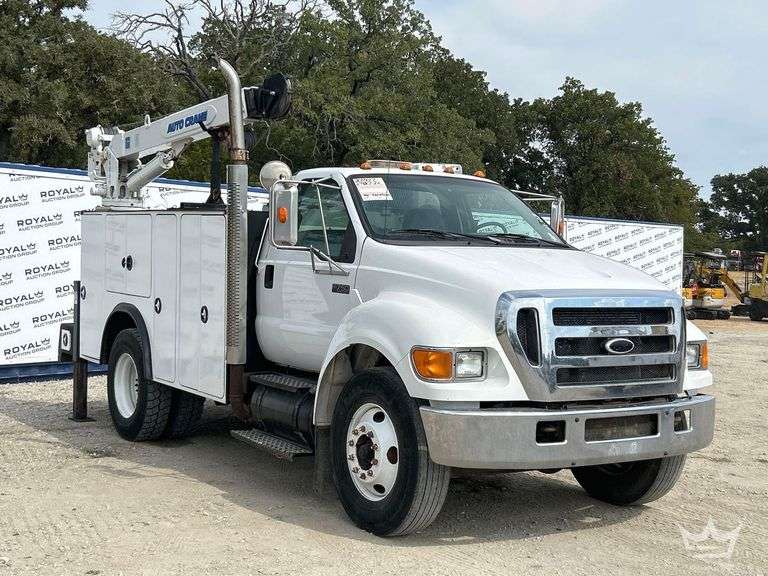 2007 Ford F-750 Auto Crane 8406H 8,400lb. Crane Mechanics Truck