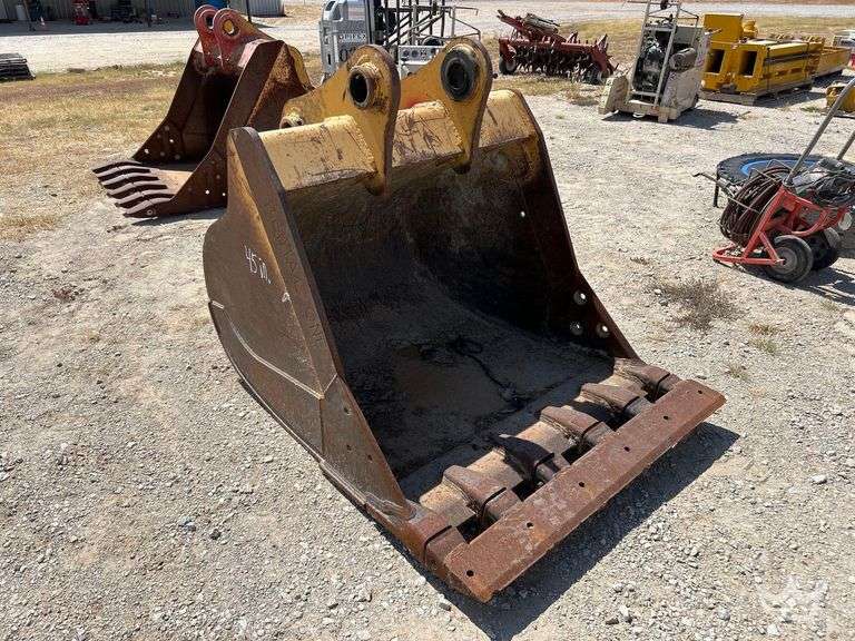Caterpillar 45in. Excavator Bucket Attachment