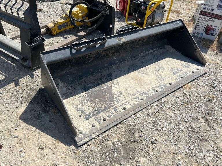 2020 Caterpillar 80in. Bucket Skid Steer Attachment