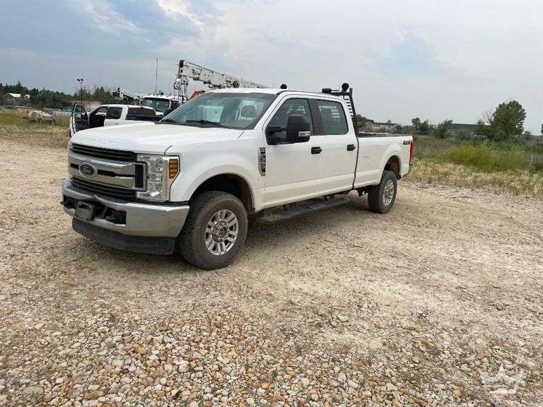 2019 Ford F-350 4x4 Crew Cab Pickup Truck