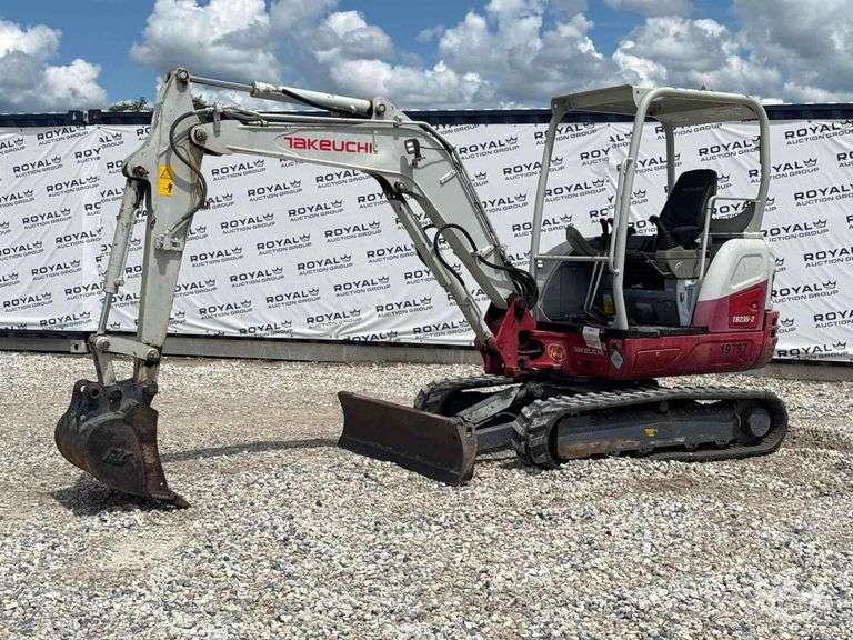 2019 Takeuchi TB235-2 Mini Excavator