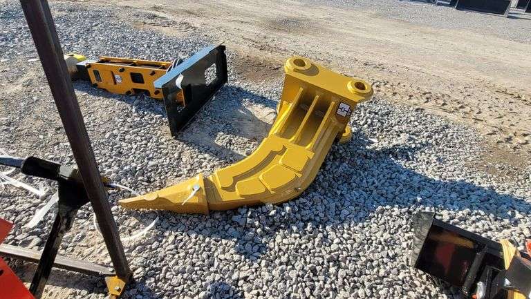 Giyi Excavator Ripper - Fits CAT 336 - Rogers Community Auction Inc.