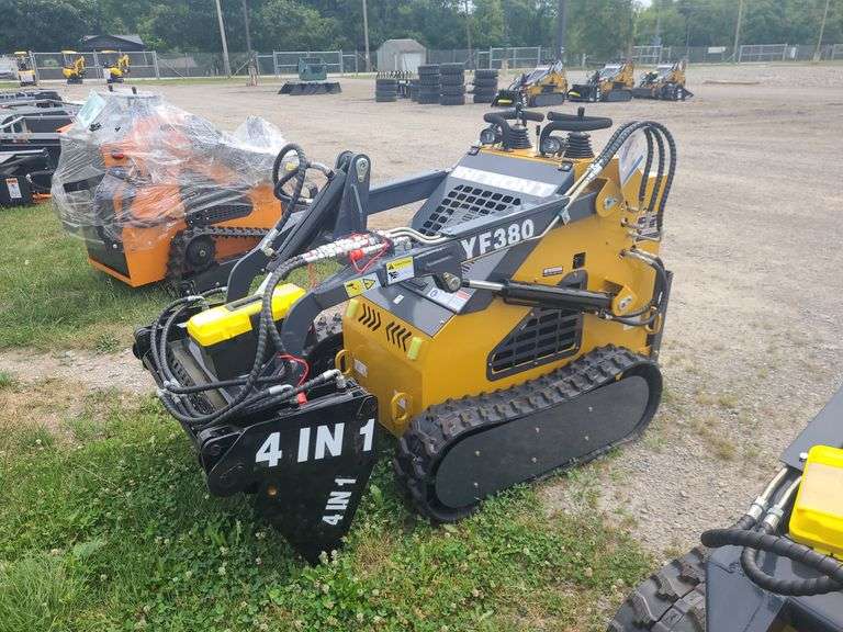 Infront YF380 Mini Skid Loader w/ 4 in 1 Bucket - Rogers Community ...