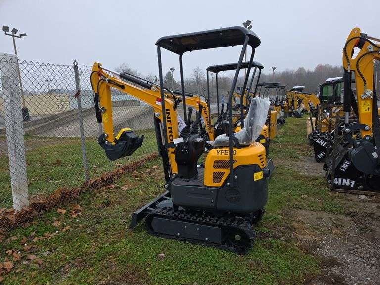 Infront YFE10 Mini Excavator w/ Canopy