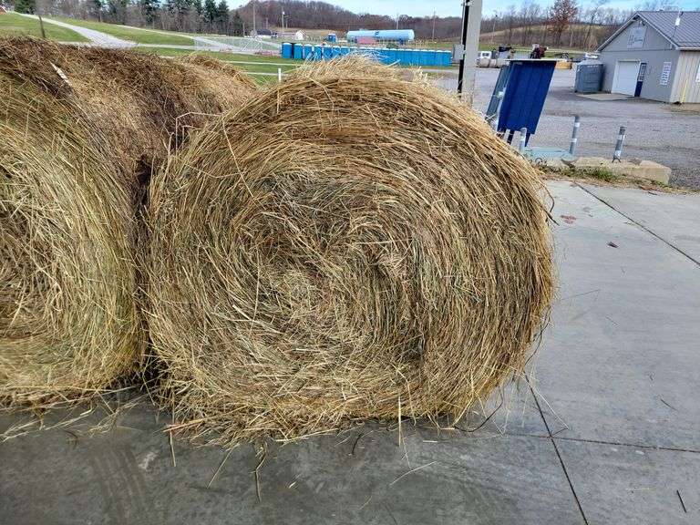 2 Round Bales 1st Alfalfa Grass (4x4)