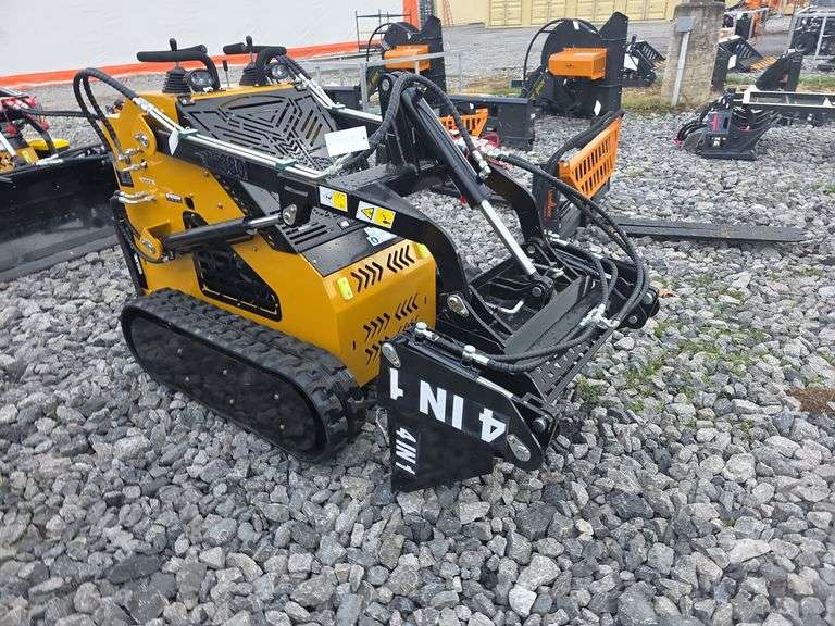 Infront YF380 Mini Skid Loader w/ 4 in 1 Bucket - Rogers Community ...