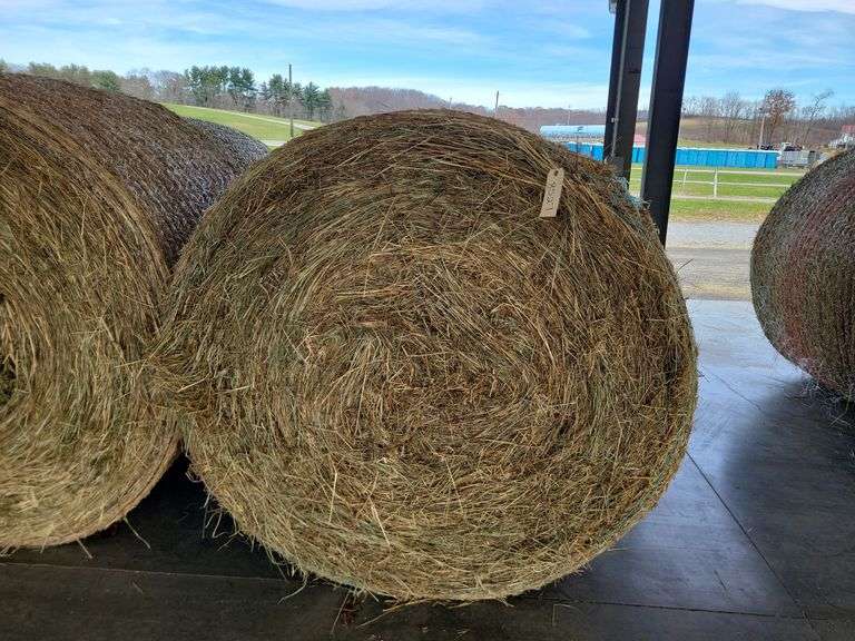 2 Round Bales 1st Grass (4x5)