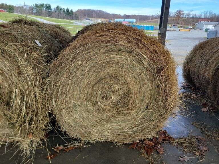 2 Round Bales 1st Grass (4x5)