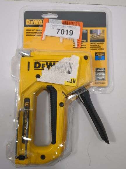 DEWALT STAPLE GUN