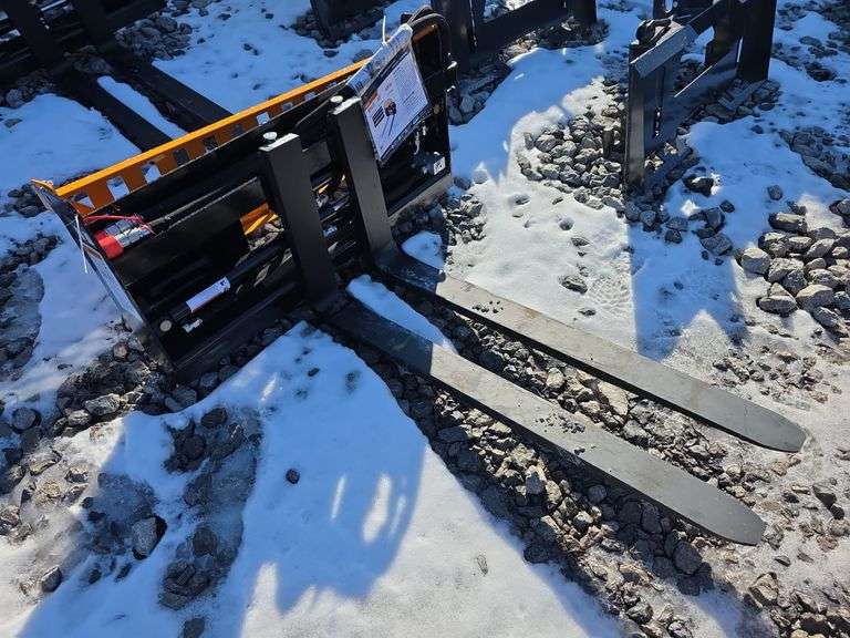 Wolverine Skid Loader Hyd. Adjustable Forks - 4000lb