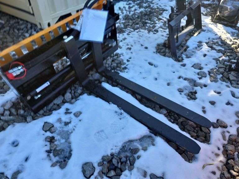 Wolverine Skid Loader Hyd. Adjustable Forks - 4000lb