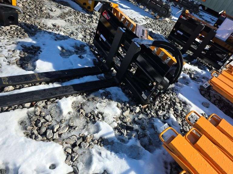 Wolverine Skid Loader Hyd. Adjustable Forks - 4000lb