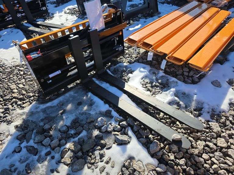 Wolverine Skid Loader Hyd. Adjustable Forks - 4000lb