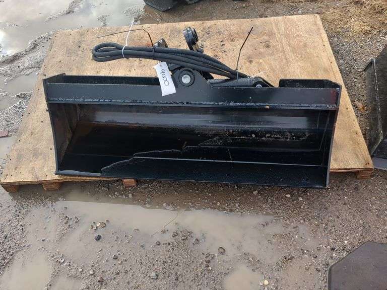 Miva Hydraulic tilt ditch bucket 40"