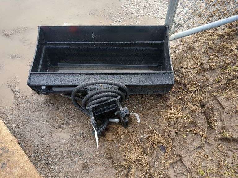 GIYI Hydraulic tilt ditch bucket 32"