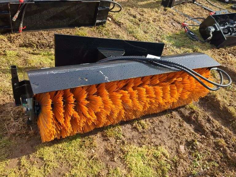 GIYI Skid steer broom attachment 6'