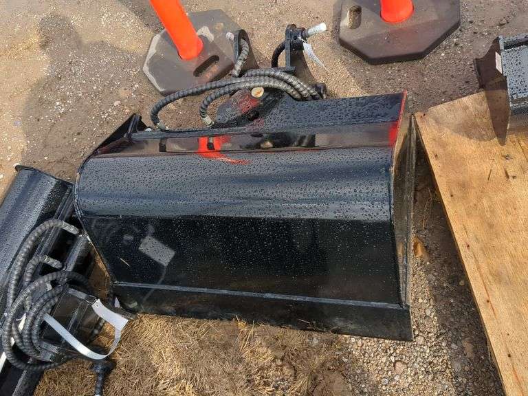 GIYI Hydraulic tilt ditch bucket 35"