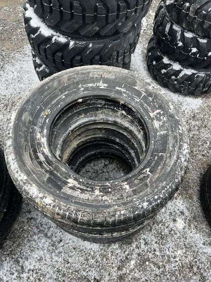 Set Of 4 Roadguider 205/75R15 Tires (No Rims)