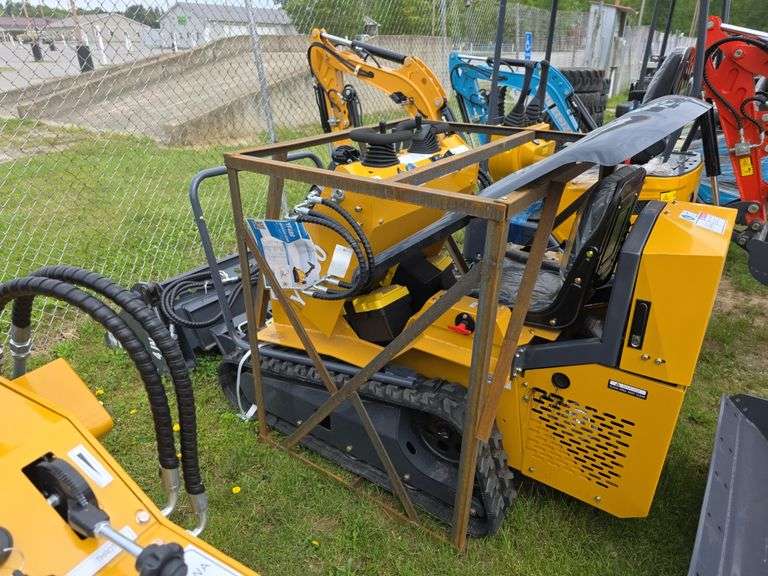 Infront YF480 Seated Mini Skid Loader w/ 4 in 1 Bucket & Canopy