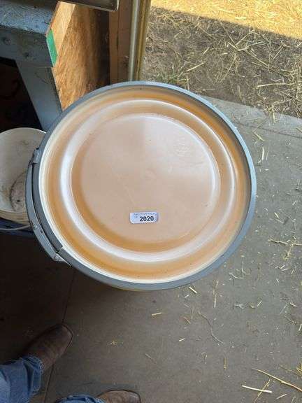 30 Gal Storage Bin Container w/ Locking Lid
