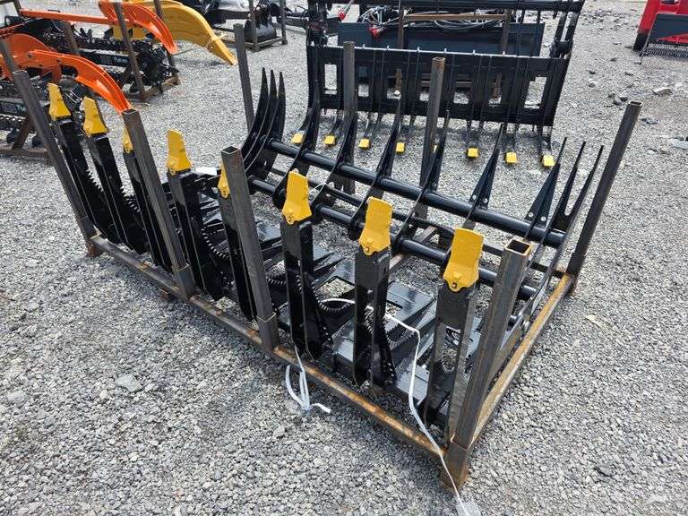 Future Skid Loader 72" Grapple