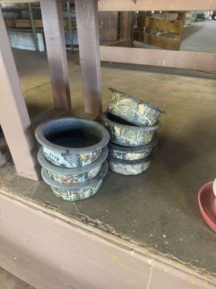 7 Pet Food/Water bowls Camo Color