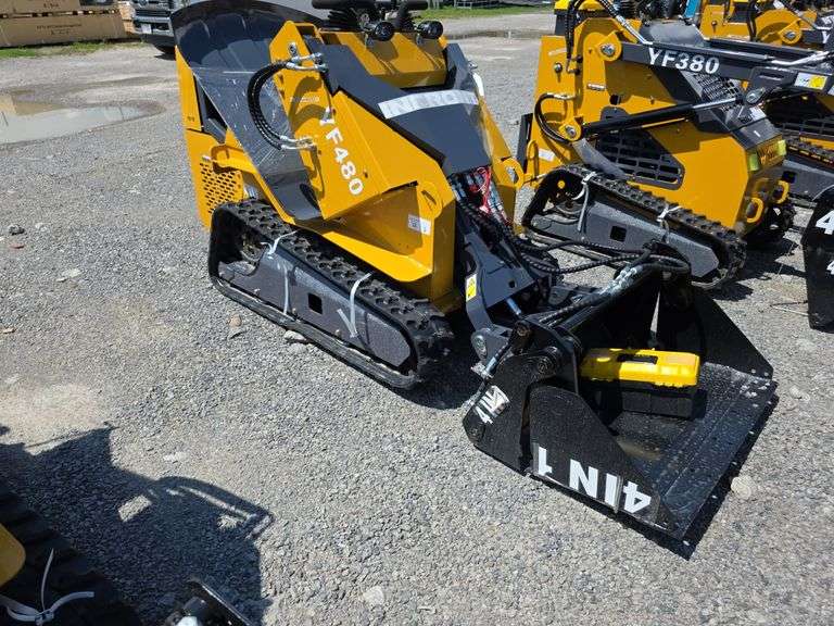 Infront YF480 Mini Skid Loader w/ 4 in 1 Bucket