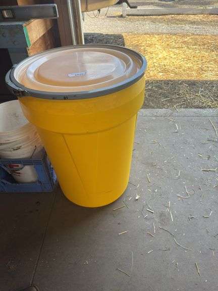 30 Gal Storage Bin Container w/ Locking Lid