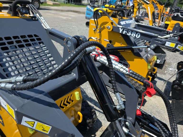 Infront YF380 Mini Skid Loader w/ 4 in 1 Bucket