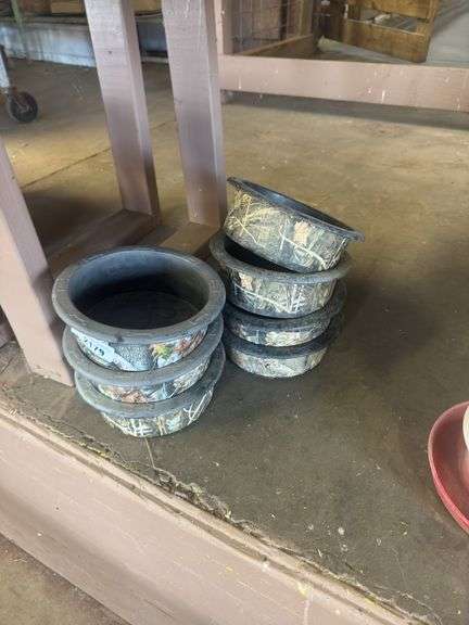 7 Pet Food/Water bowls Camo Color